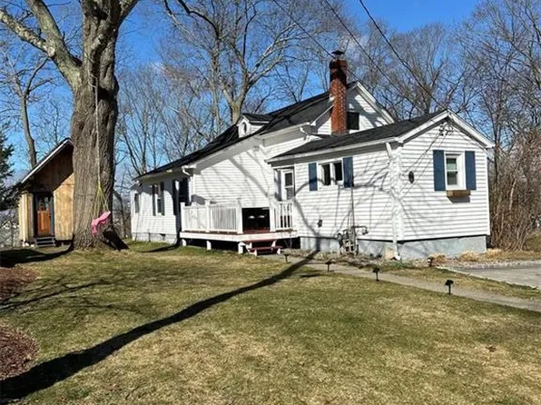 3-1 Bergin St E, Riverside, RI 02915