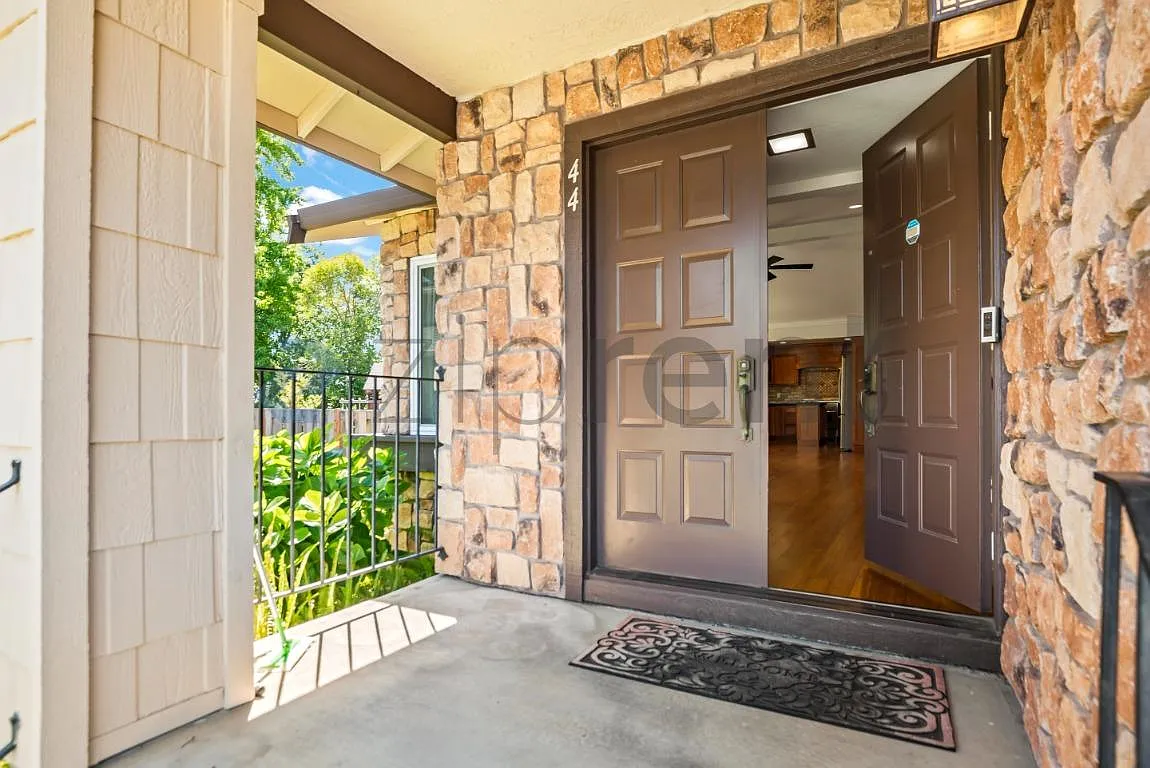 4 bed, 1970 sqft, $4,825 — Photo 3