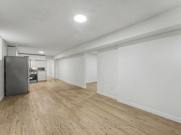 3rd image of 332 Harvie Rd