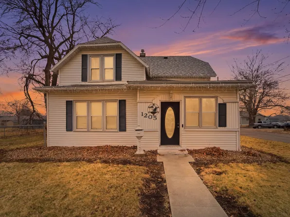 1205 S 2nd St, Oskaloosa, IA 52577