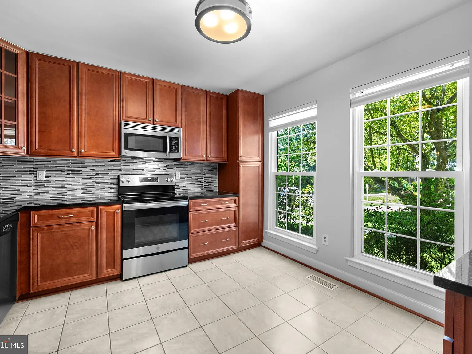 3 bed, 3.5 bath, 1984 sqft, $2,900 — Photo 4