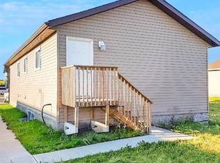 11203 98th St #1, Grande Prairie County No. 1, AB T8X 5C2