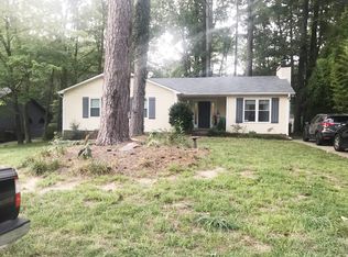 102 Honeysuckle Ln, Cary, NC 27513