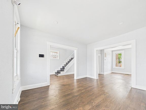 3rd image of 2112 N Pulaski St