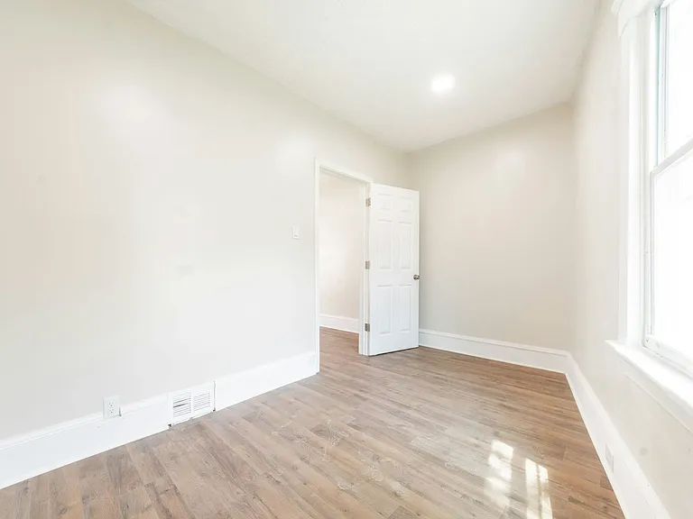 6709 Lawn Ave — Photo 4