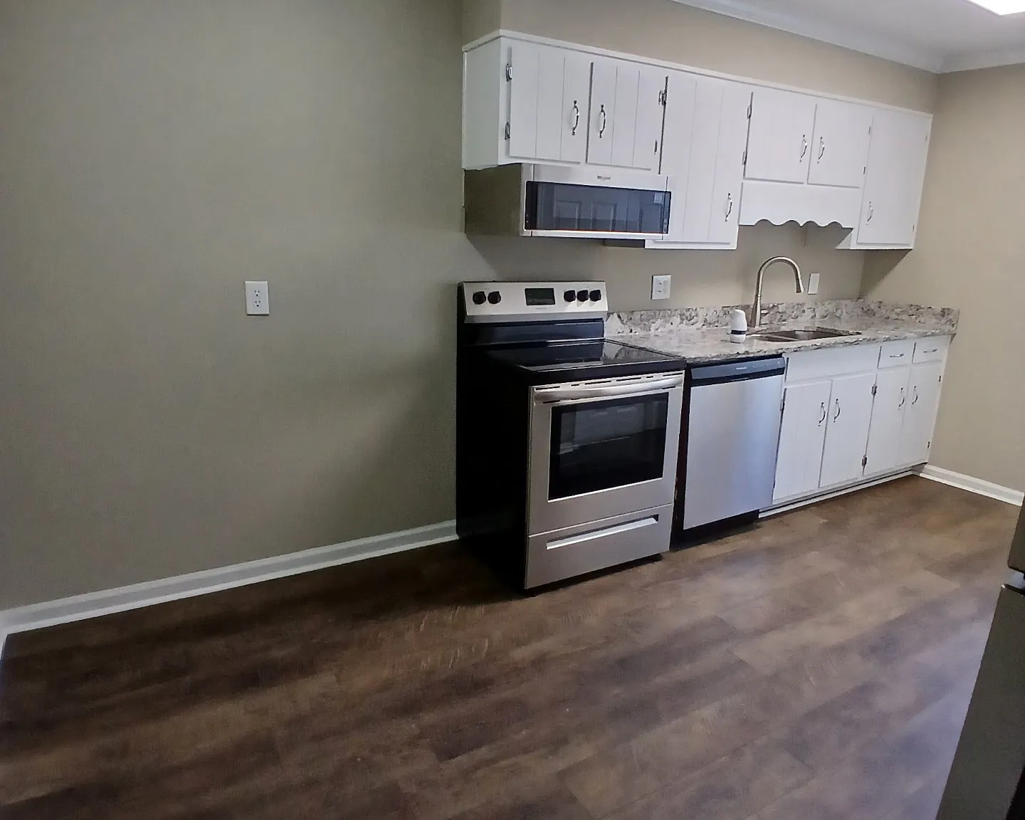 2 bed, $1,295 — Photo 3