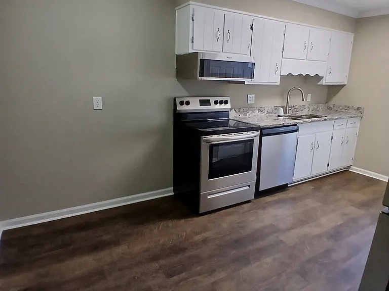 1175 Blythe Ferry Rd NE — Photo 3