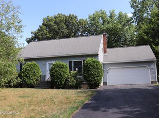 5 Concord Dr, Niskayuna, NY 12309