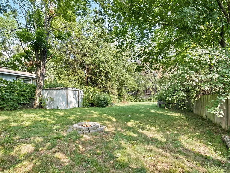 1022 W Holly St — Photo 26