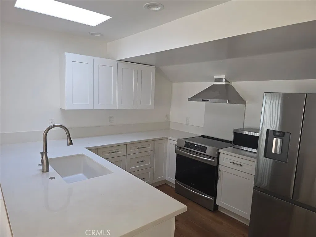 2 bed, 798 sqft, $2,750 — Photo 3