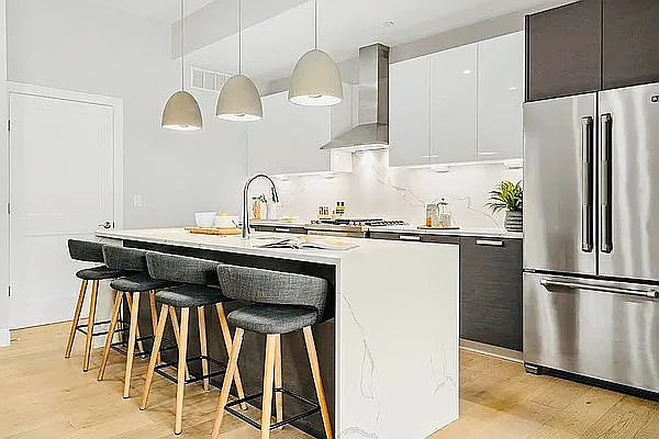 372 Parkside Ave #2 photo 1