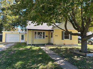 816 S 9th St, Mattoon, IL 61938