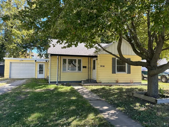 816 S 9th St, Mattoon, IL 61938