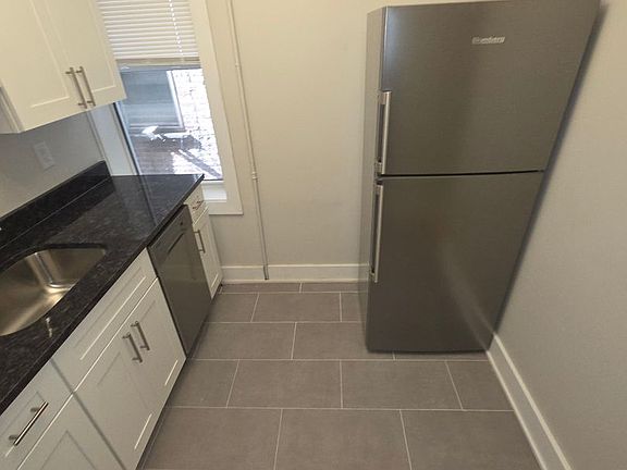 2nd image of 618 Summit Ave #620