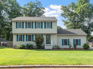 27 Lake Shore Dr S, Westford, MA 01886