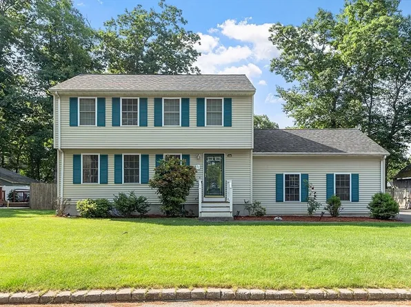 27 Lake Shore Dr S, Westford, MA 01886