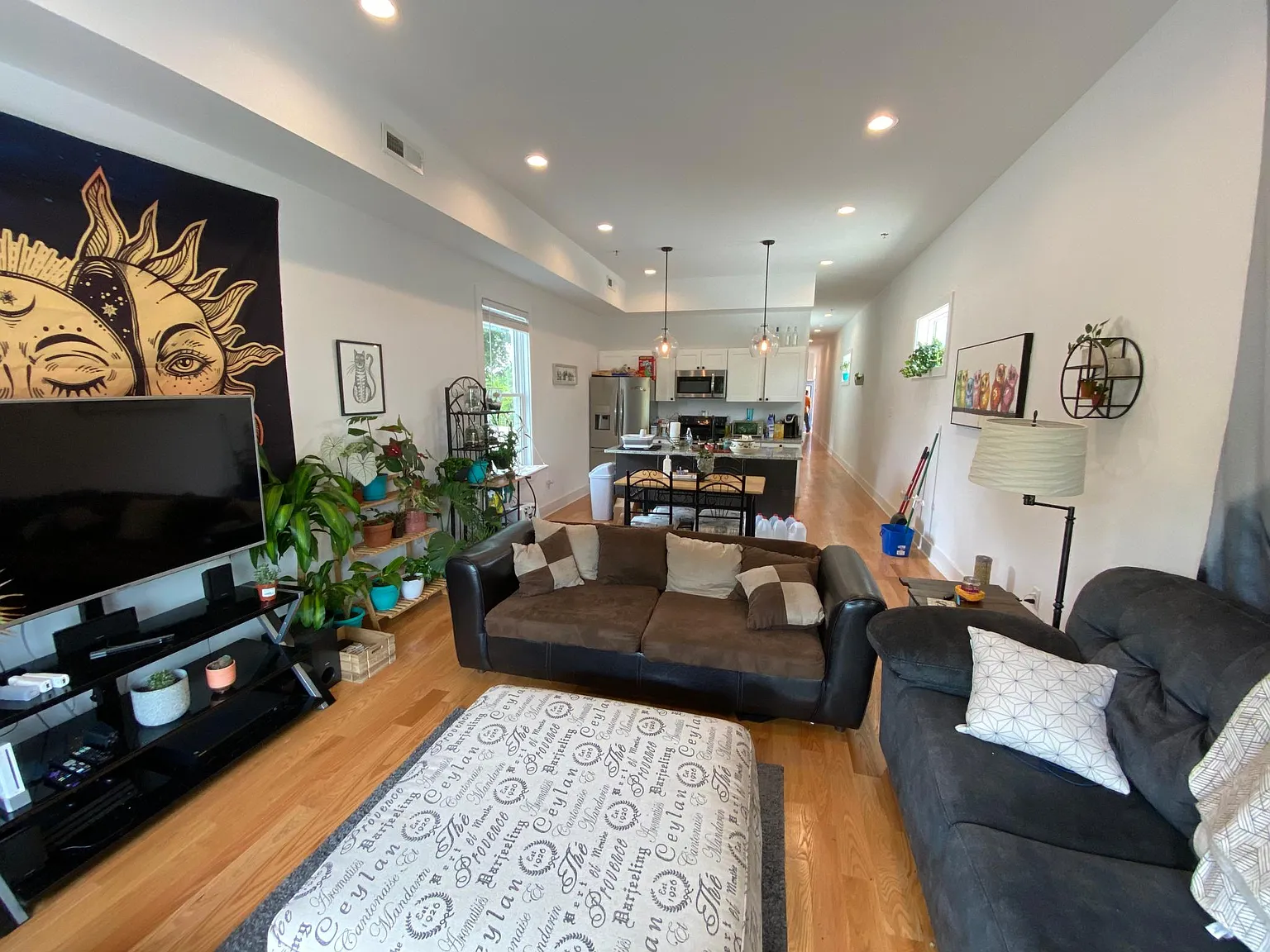 3 bed, 1350 sqft, $2,700 — Photo 3