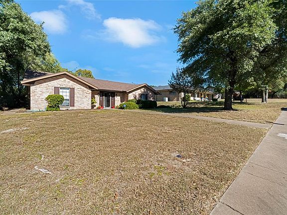 2nd image of 513 Pheasant Ln