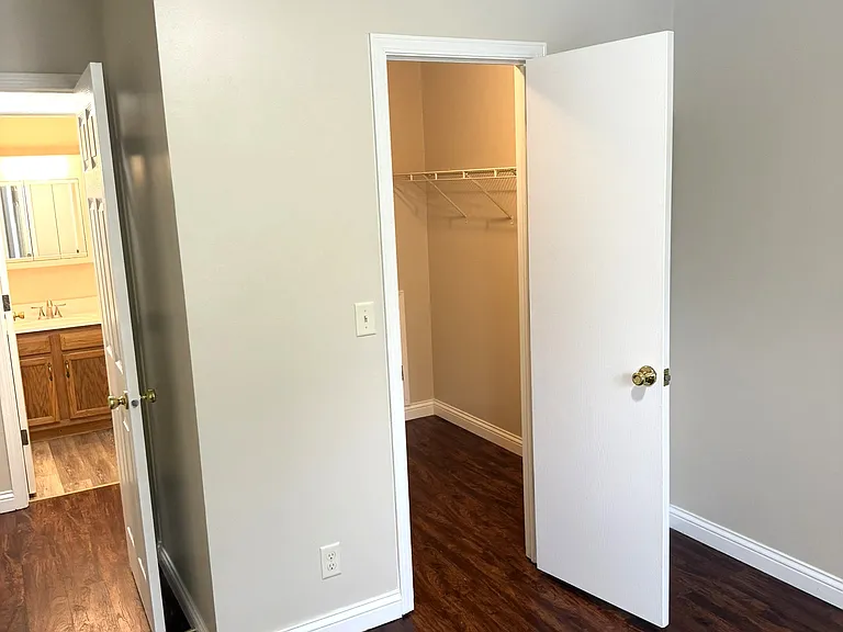 2130 Banstead Ct — Photo 15