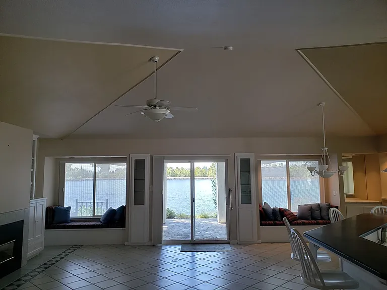 44 Edgewater Ct — Photo 3