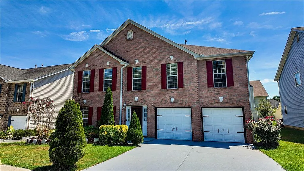 5 bed, 2.5 bath, 3380 sqft, $3,000 — Photo 1