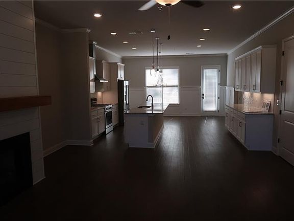 5th image of 221 Napa Dr #8
