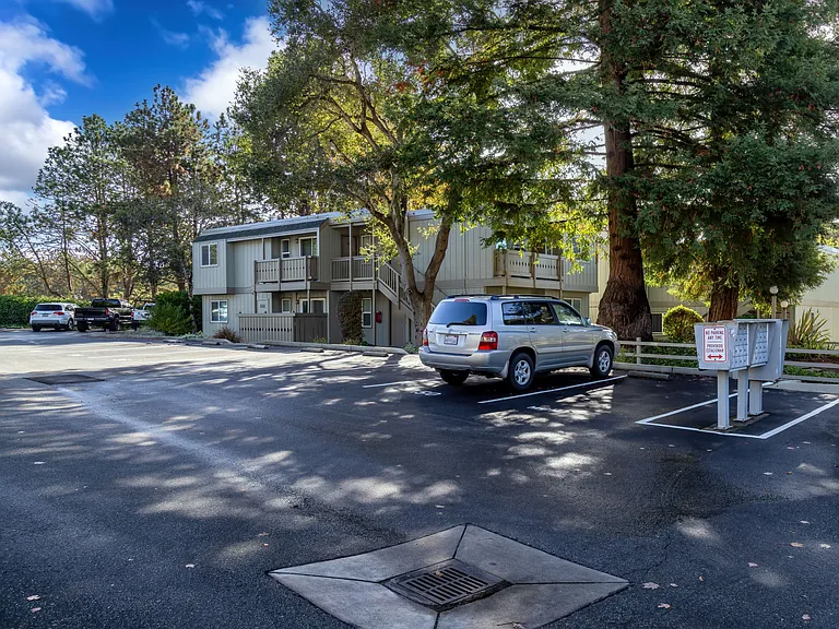 Rosedale Apartments — Photo 10
