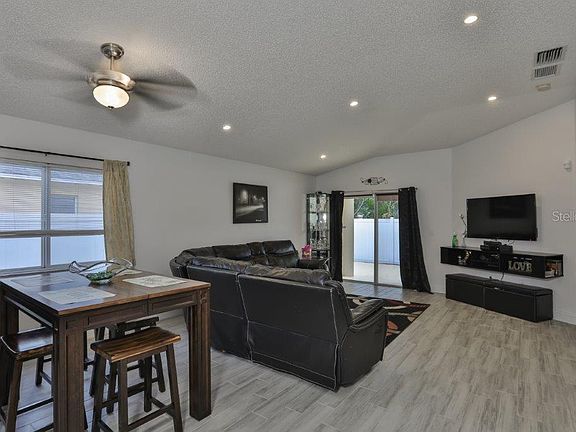 4th image of 11807 Lynmoor Dr