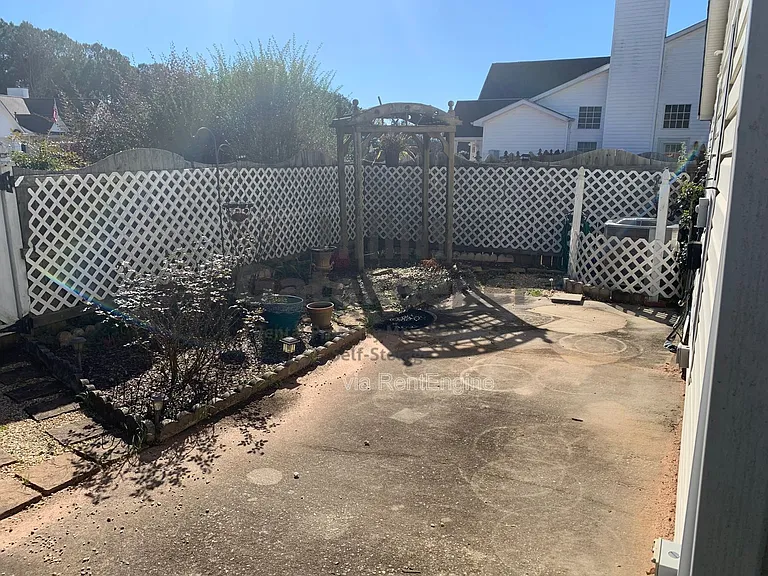 30 Courtyard Ln #30 — Photo 17