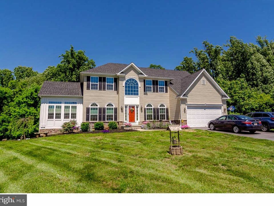 1st image of 512 Colchester Dr