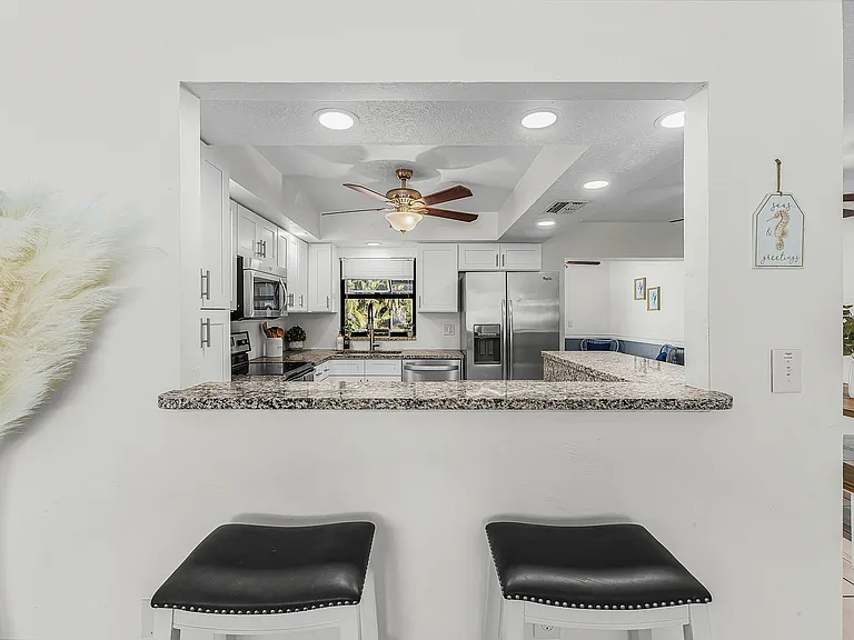 2541 SW 38th Ter — Photo 12