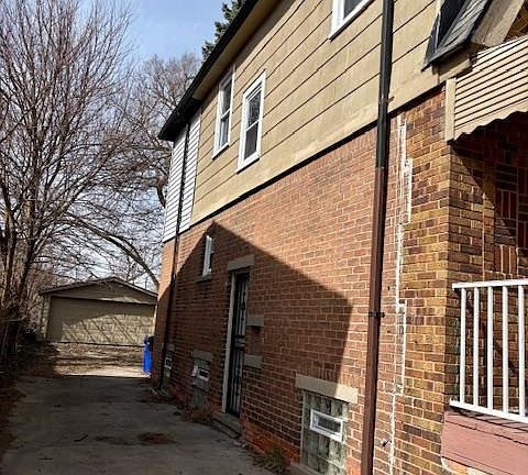 2nd image of 15853 Marlowe St