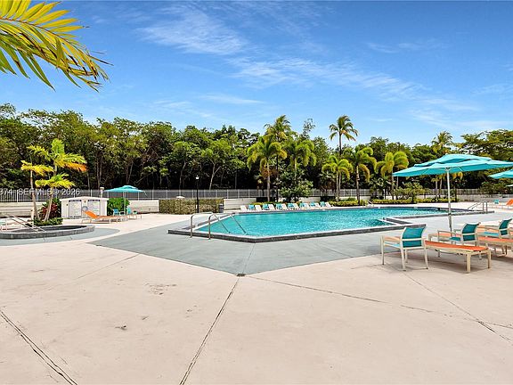 4th image of 100 Bayview Dr APT 1002