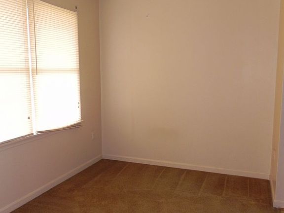 3rd image of 122 Wankoma Dr