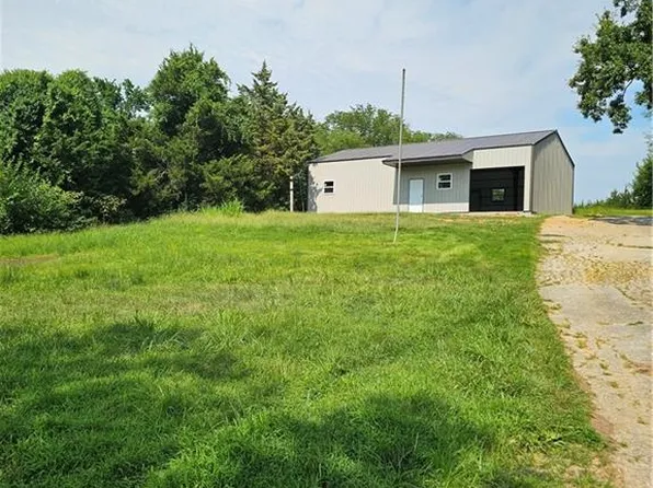 12210 214th St, Linwood, KS 66052