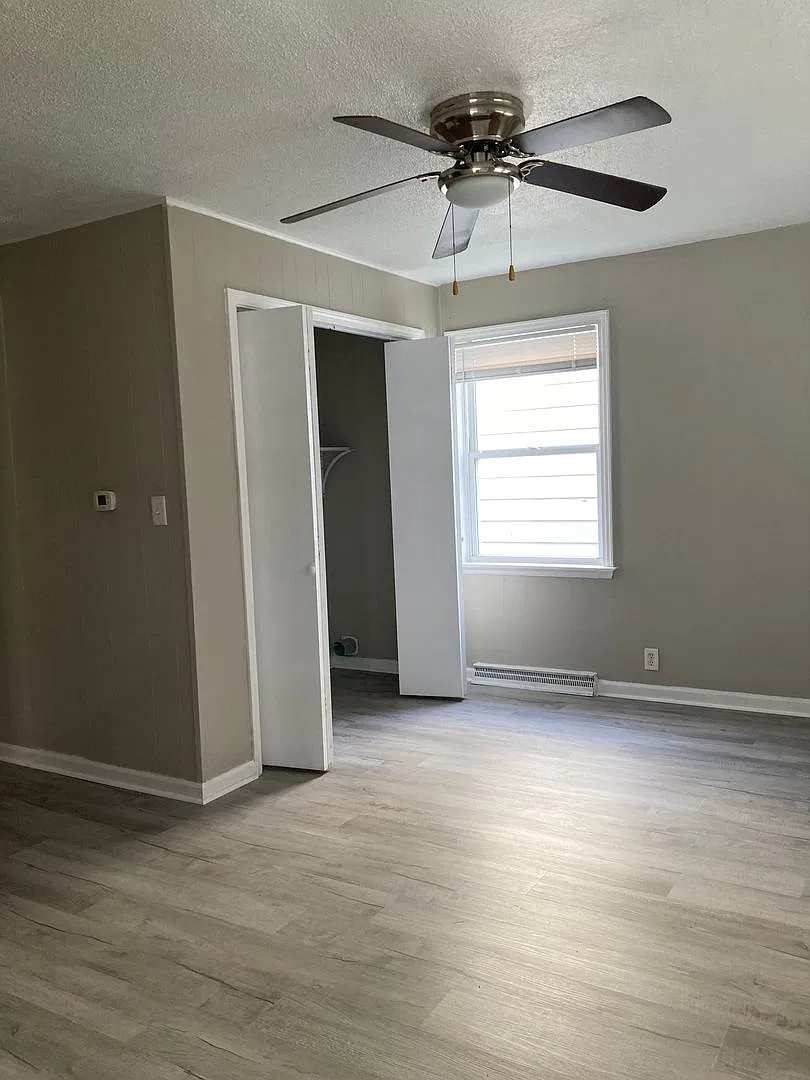 Nice 2 bedroom 1 bathroom with a bonus room. — Photo 3