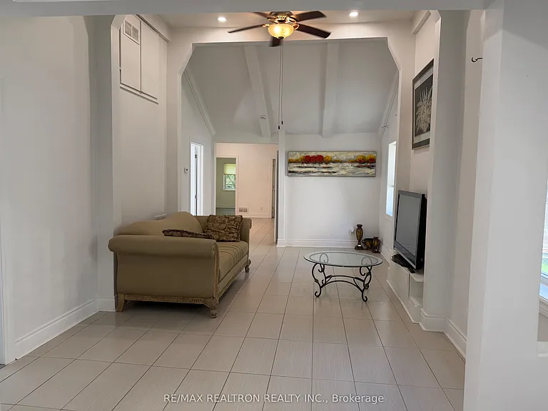 782 Churchill Ln — Photo 10