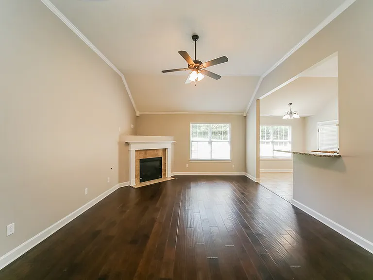 5714 Kingsman Dr — Photo 5