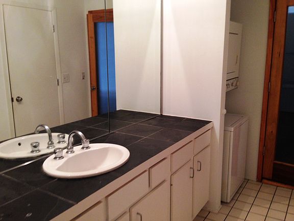 Washer/Dryer Included 