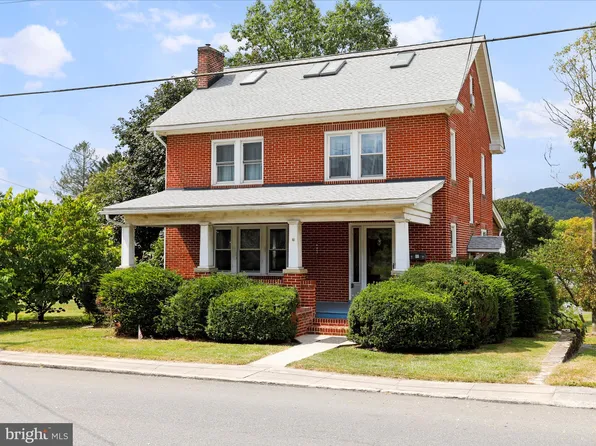 323 S 2nd St, Mc Connellsburg, PA 17233