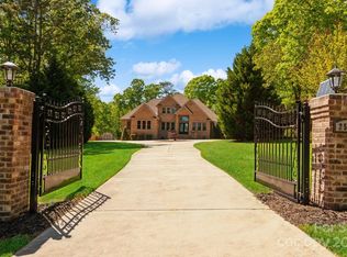 2520 Walker Rd, Charlotte, NC 28105