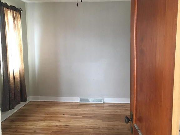 5th image of 4138 Lake St #3