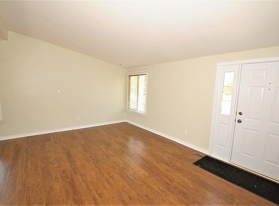 4th image of 116 Sharon Ln
