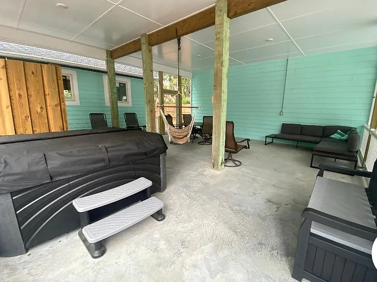 1st floor huge screened room with hot spa, table with8 chairs and couch
