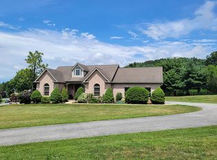 2445 Grandview Rd, Hanover, PA 17331