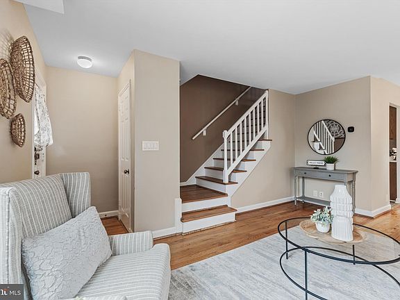 3rd image of 2805 S Abingdon St #B