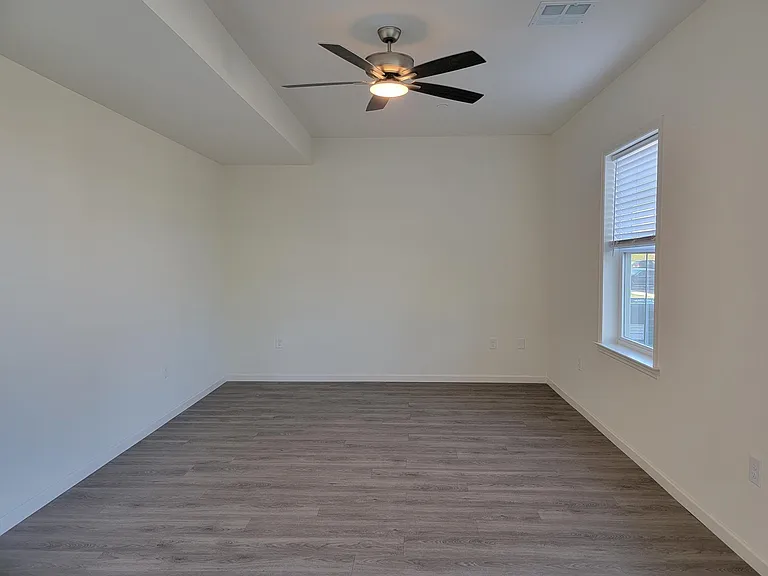 4620 Commerce St — Photo 4