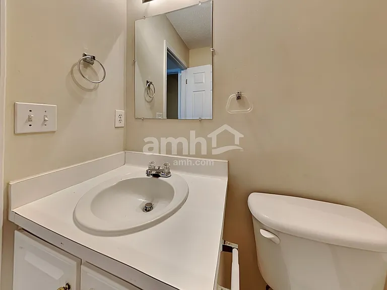5745 Newnan Cir — Photo 18