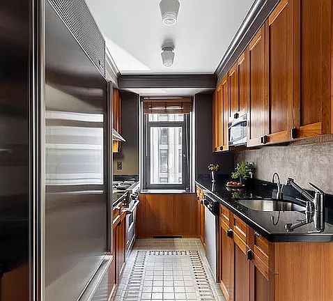 5th image of 160 E 65th St APT 26D