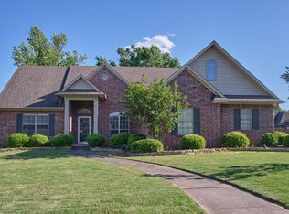 807 Muscadine Ln, Russellville, AR 72801